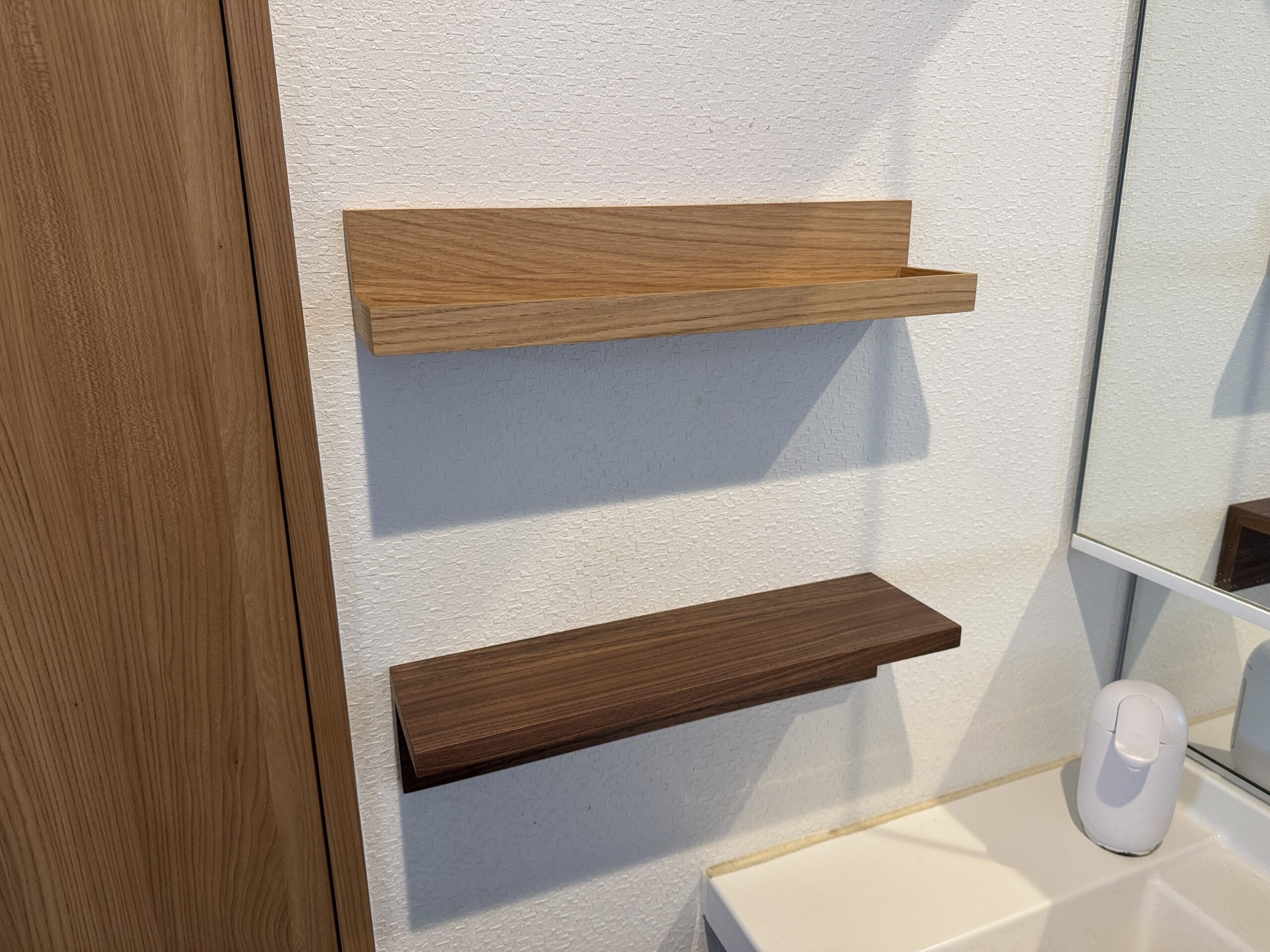 無印良品の「壁に付けられる家具」で洗面台がスッキリ！工具不要で簡単設置